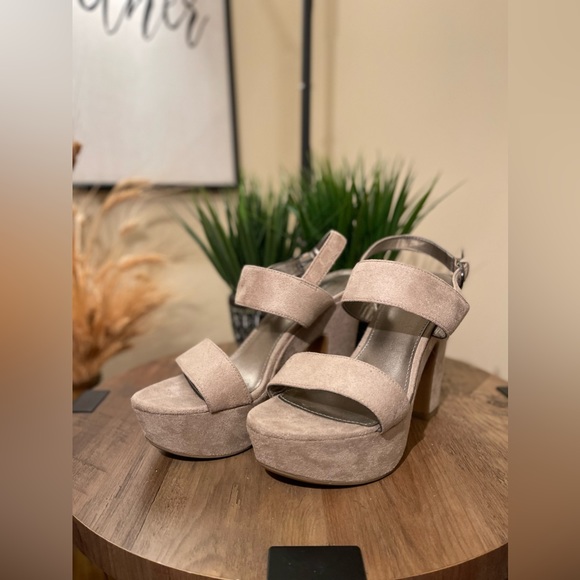 Graceland Super Comfortable Suede 8 Size Ash Color Platform Sandal - Picture 8 of 10